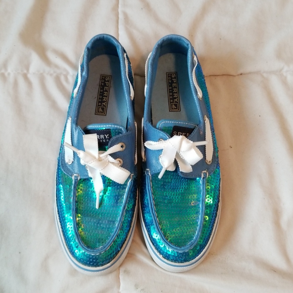 Holographic Sperry